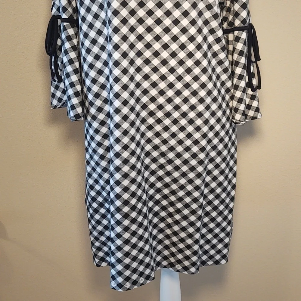 Isaac Mizrahi Women's Black and White Shift Dress with Slit Sleeves - Picture 2 of 12